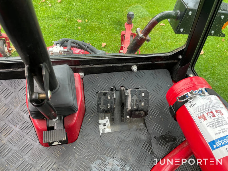 Åkgräsklippare Toro 3400D med hytt