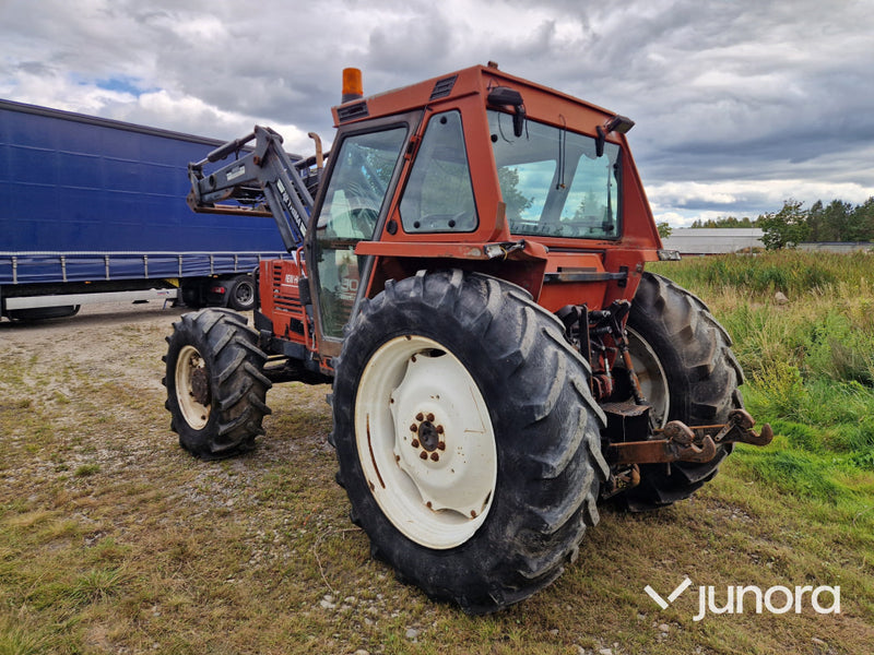 Lastartraktor New Holland 110-90
