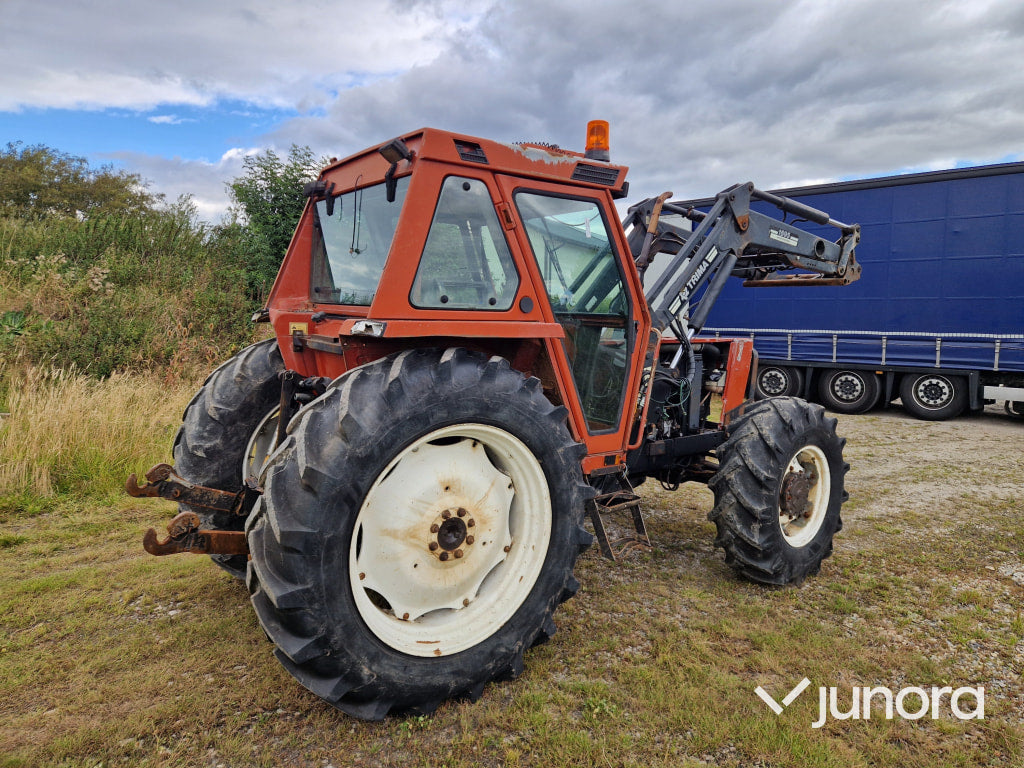 Lastartraktor New Holland 110-90
