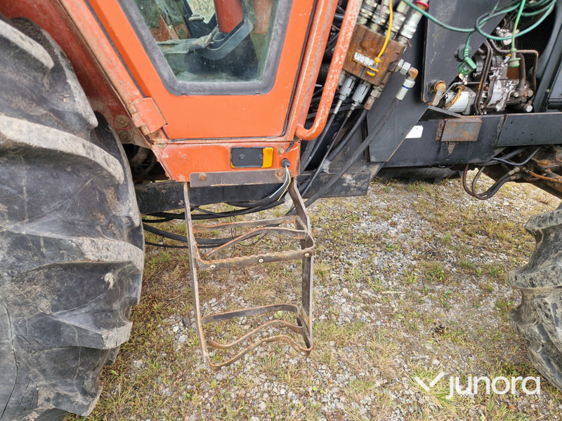 Lastartraktor New Holland 110-90