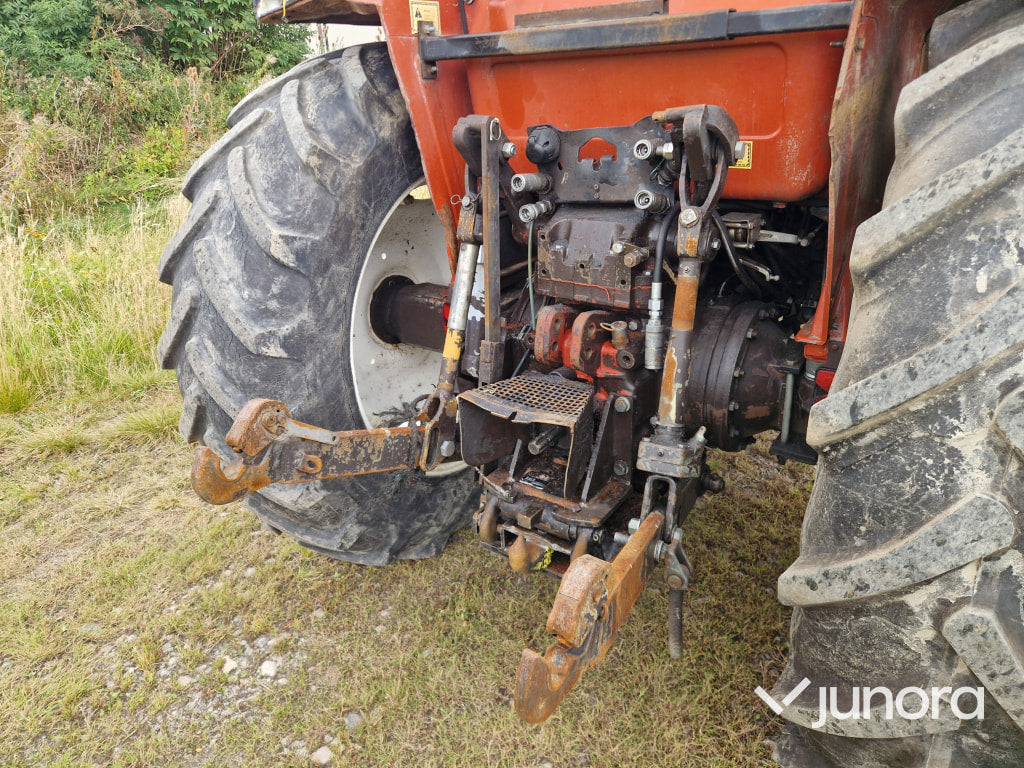 Lastartraktor New Holland 110-90