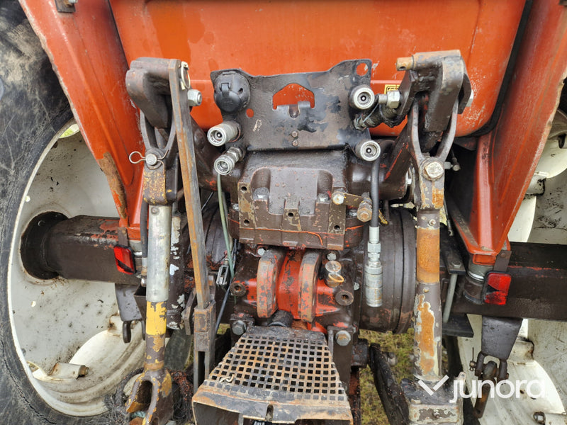 Lastartraktor New Holland 110-90