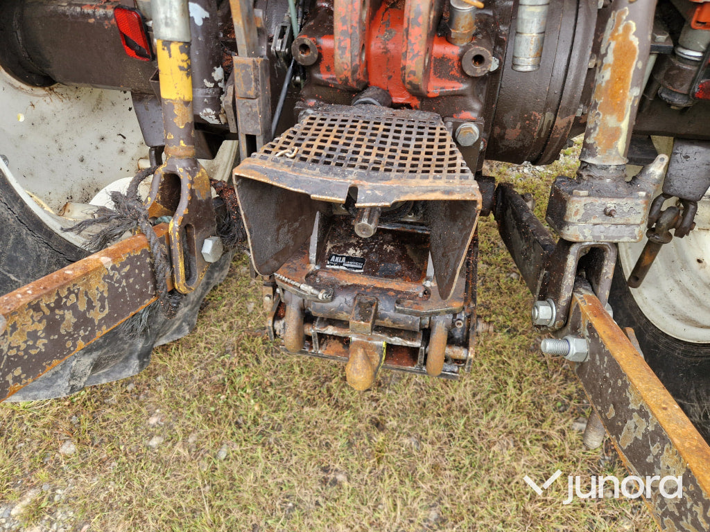 Lastartraktor New Holland 110-90