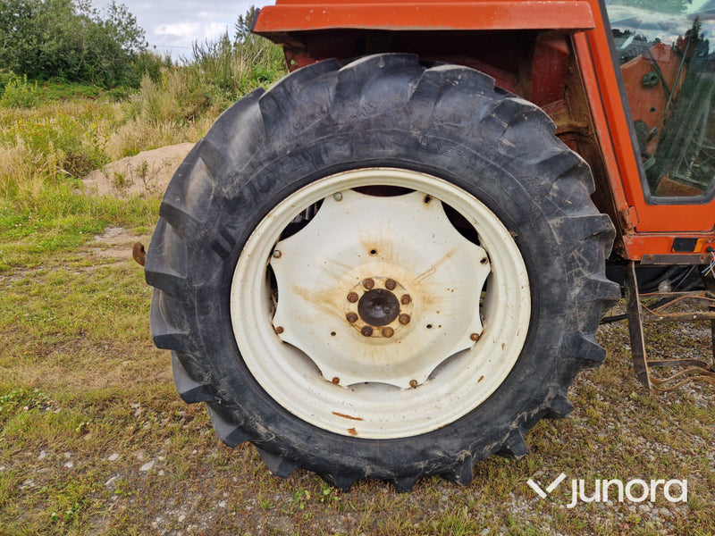 Lastartraktor New Holland 110-90