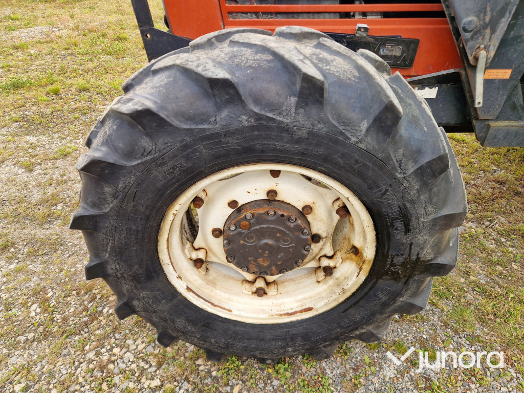 Lastartraktor New Holland 110-90