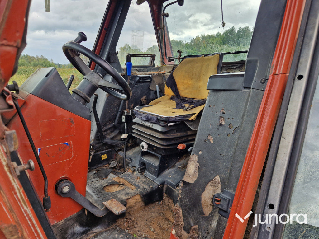 Lastartraktor New Holland 110-90