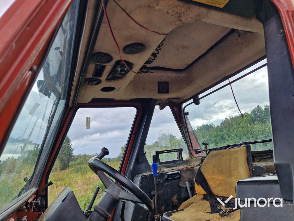 Lastartraktor New Holland 110-90