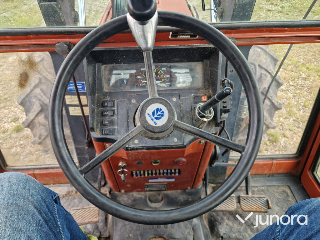 Lastartraktor New Holland 110-90