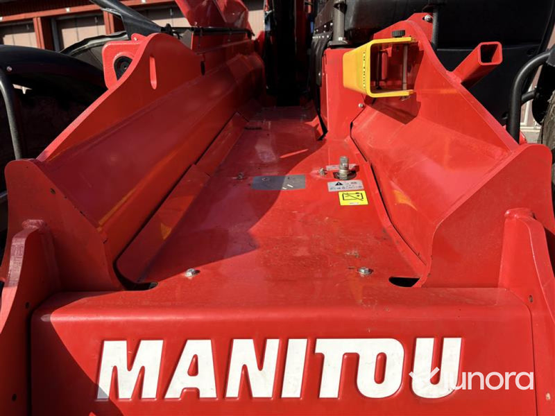 Teleskoplastare MANITOU  MT 1840 HA ST4 - flera tillbehör & redskap