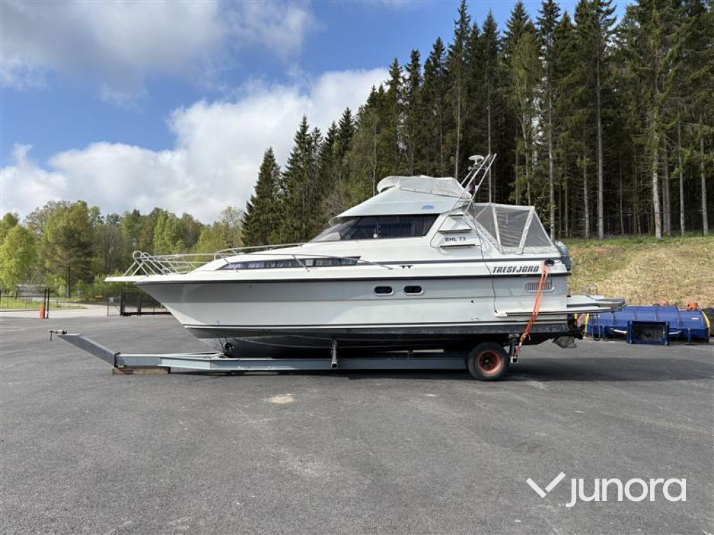 Båt med trailer - Tresfjord, 33 Cabin Cruiser
