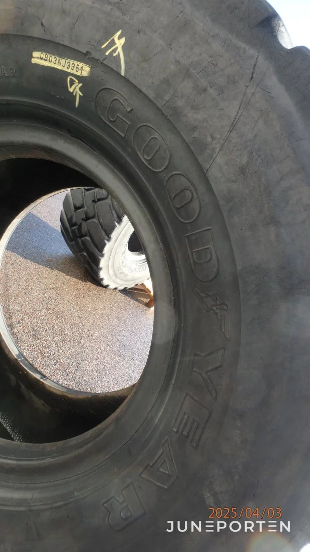 2st Begagnade Lastmaskinsdäck GoodYear GP3D 600/65R25*L3