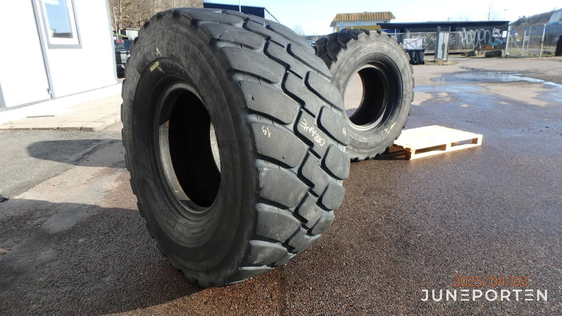 2st Begagnade Lastmaskinsdäck GoodYear GP3D 600/65R25*L3