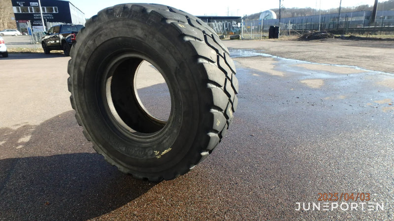 2st Begagnade Lastmaskinsdäck GoodYear GP3D 600/65R25*L3