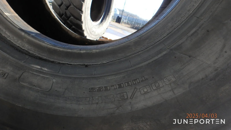 2st Begagnade Lastmaskinsdäck GoodYear GP3D 600/65R25*L3