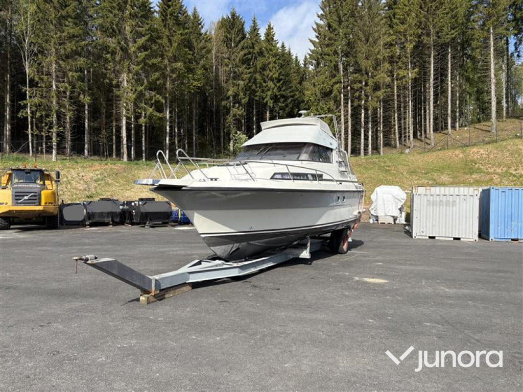 Båt med trailer - Tresfjord, 33 Cabin Cruiser