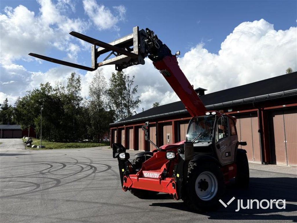 Teleskoplastare MANITOU  MT 1840 HA ST4 - flera tillbehör & redskap