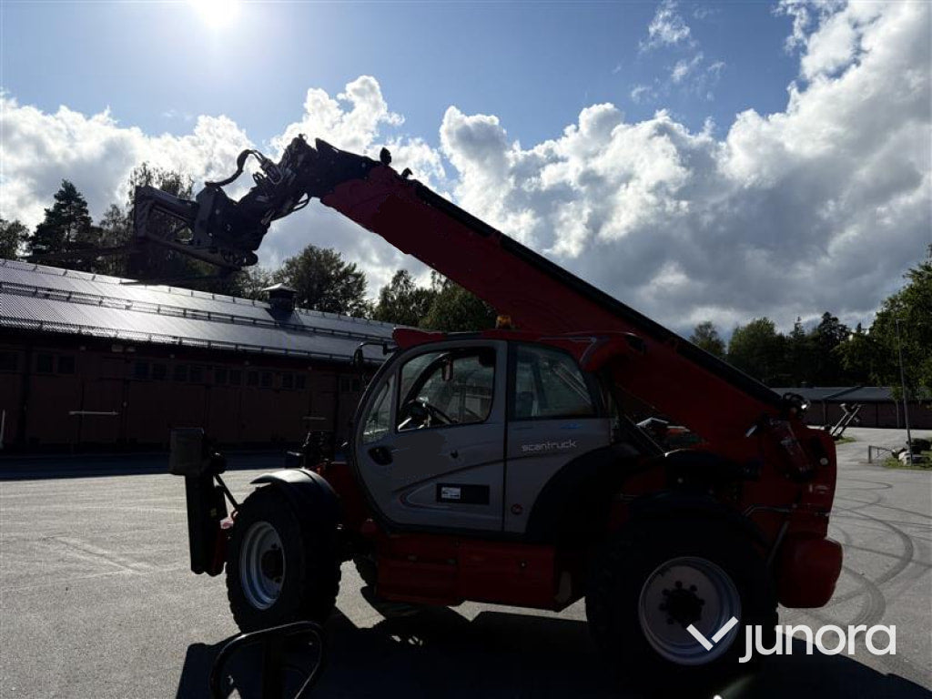 Teleskoplastare MANITOU  MT 1840 HA ST4 - flera tillbehör & redskap