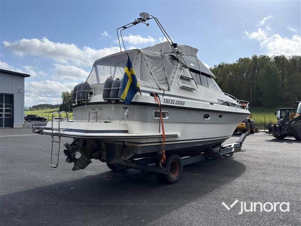 Båt med trailer - Tresfjord, 33 Cabin Cruiser