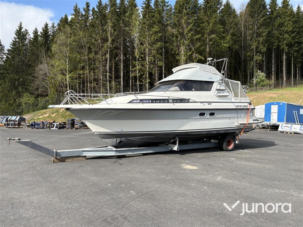 Båt med trailer - Tresfjord, 33 Cabin Cruiser