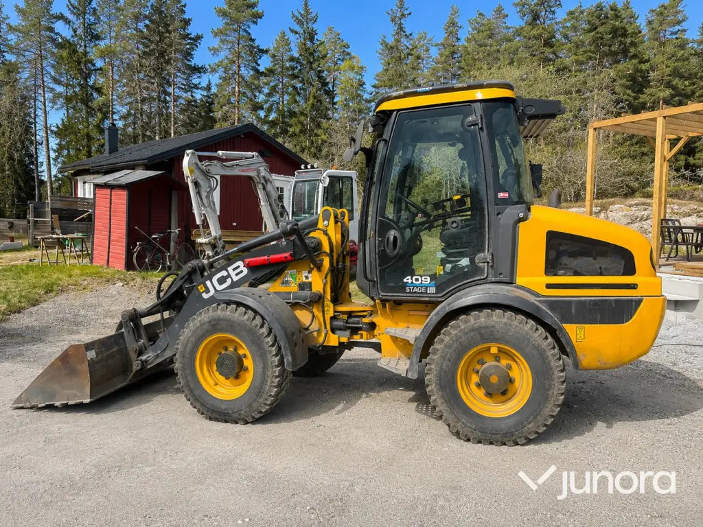Hjullastare - JCB, 409, Nordic Edition Stage V, Med redskap