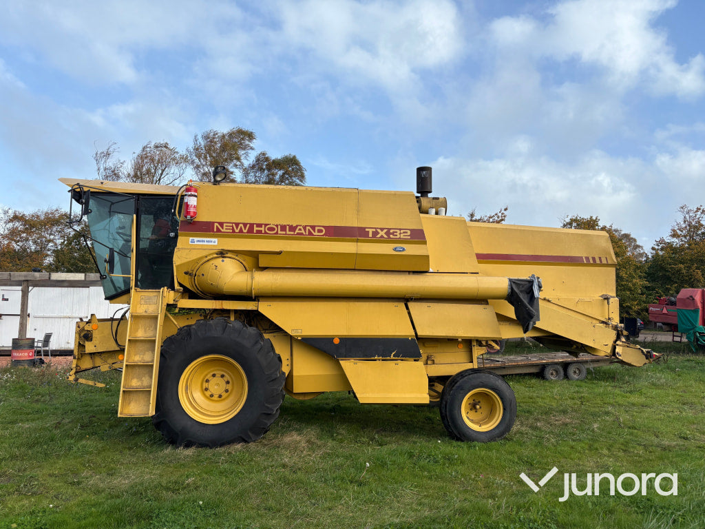 Skördetröska New Holland TX32 17 fot