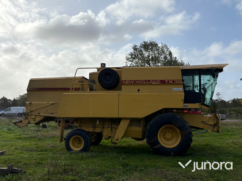 Skördetröska New Holland TX32 17 fot
