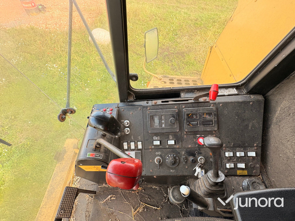 Skördetröska New Holland TX32 17 fot