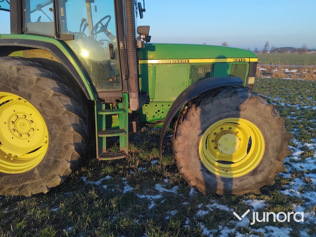 Traktor - John Deere, 6910