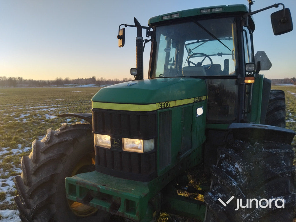 Traktor - John Deere, 6910