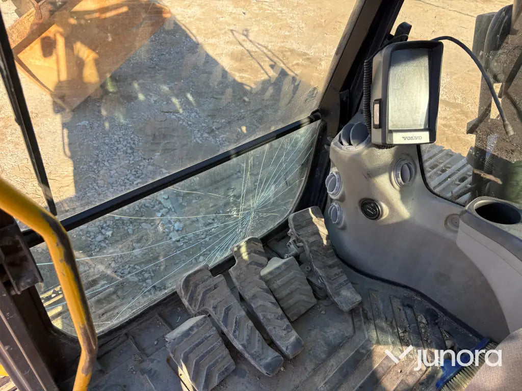Grävmaskin Volvo EC210CL med tiltrotator och redskap