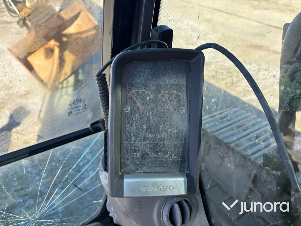 Grävmaskin Volvo EC210CL med tiltrotator och redskap
