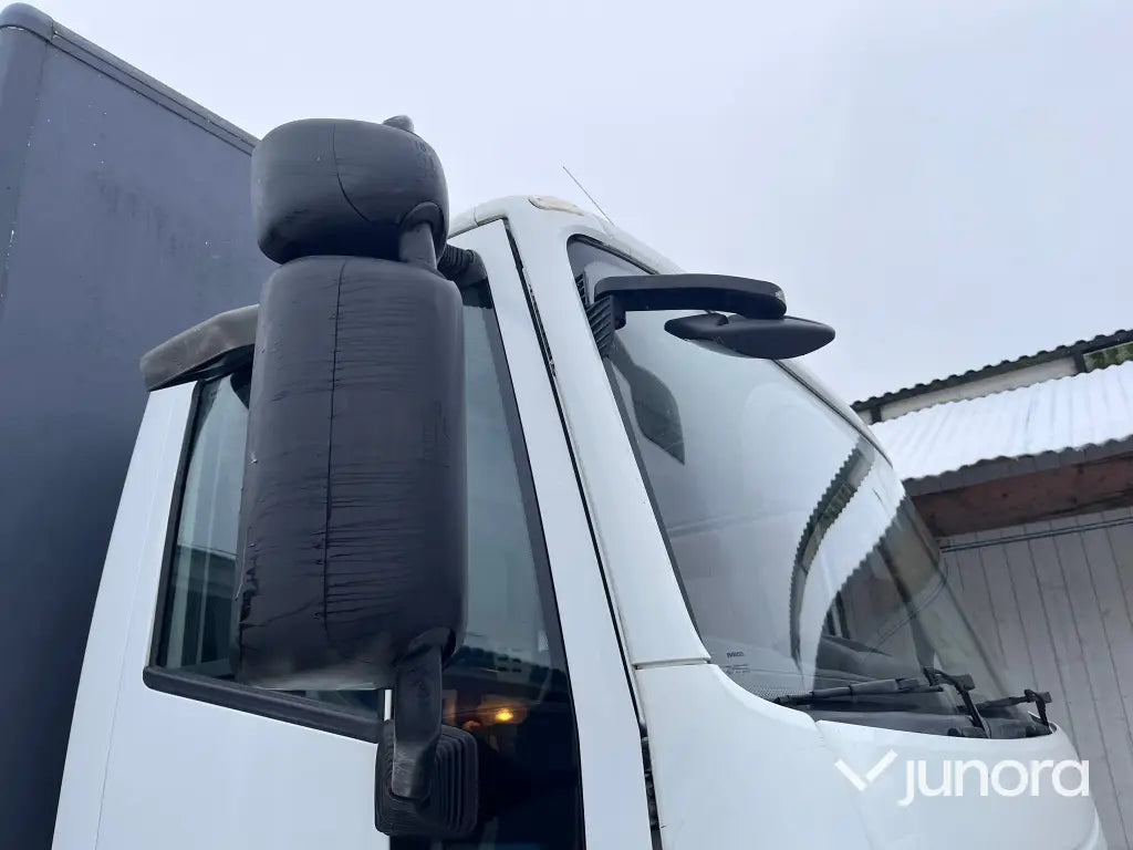 Lastbil - Iveco 80E18 med högt skåp