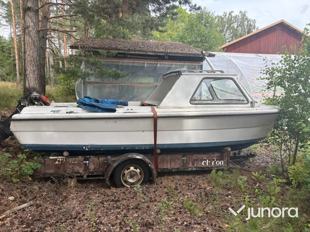 Motorbåt Defekt