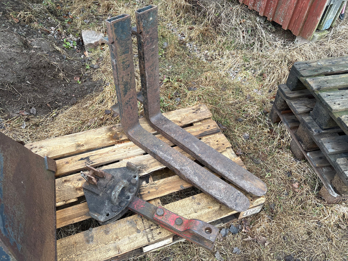 Traktor - Massey Ferguson, 550-2, Med lastare