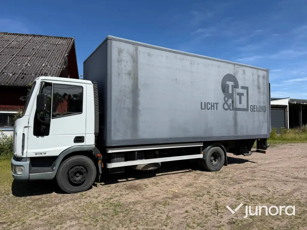 Lastbil - Iveco 80E18 med högt skåp