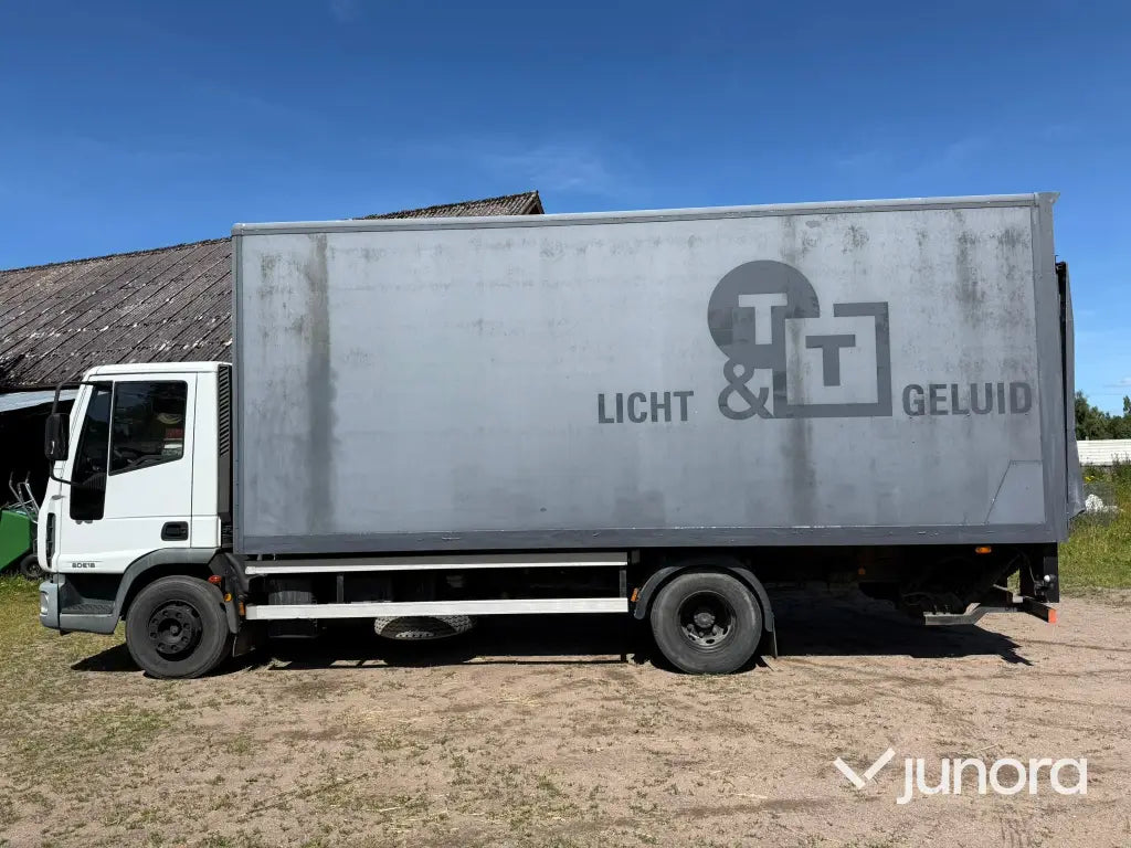 Lastbil - Iveco 80E18 med högt skåp