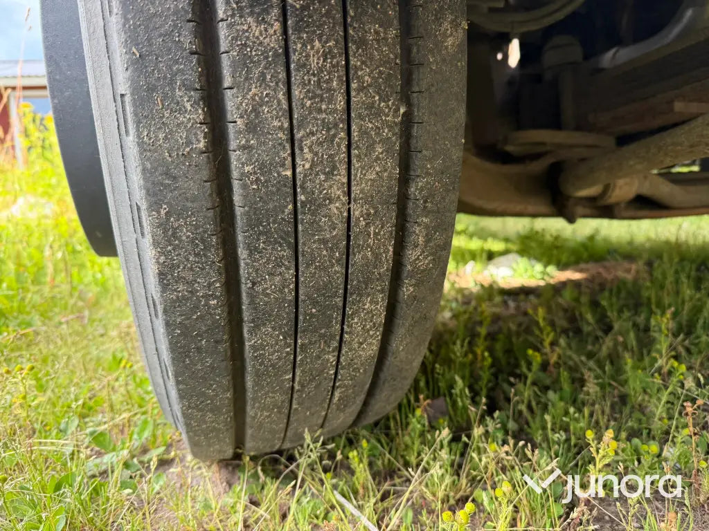 Lastbil - Iveco 80E18 med högt skåp