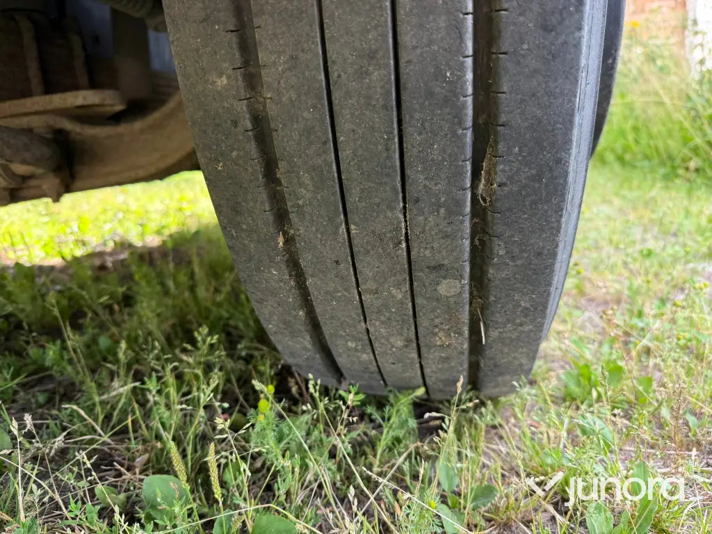 Lastbil - Iveco 80E18 med högt skåp