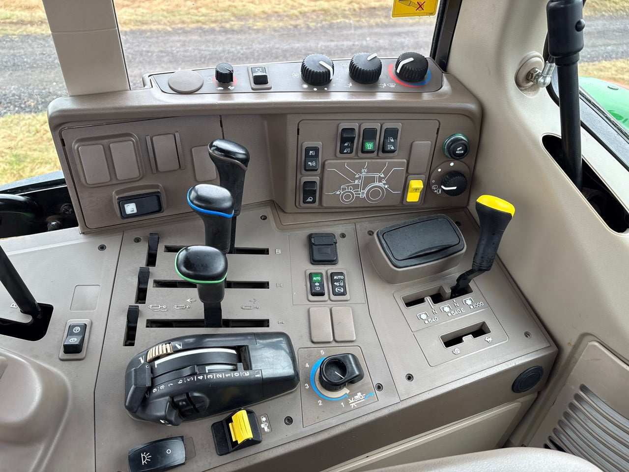 Traktor - John Deere 6130M med lastare & frontlyft