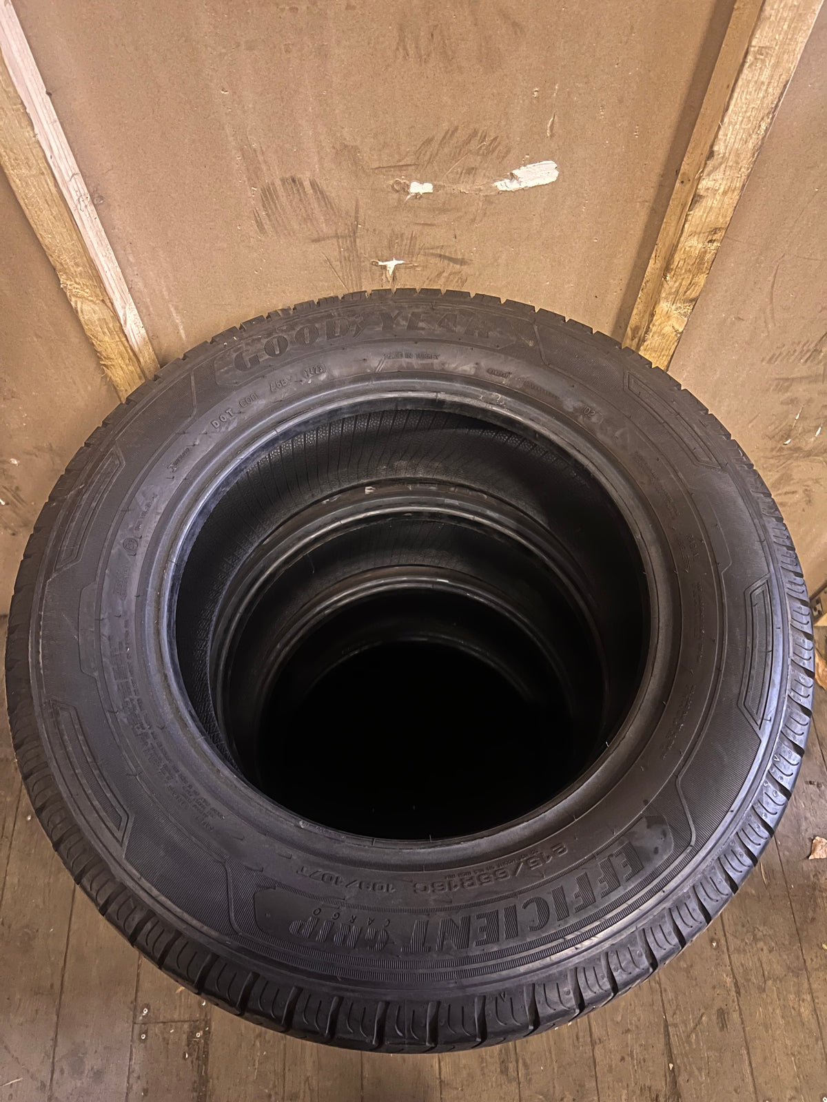 4styck Nästan Helt Nya 215/65 R16C 109/107T GOODYEAR EFFICIENT GRIP