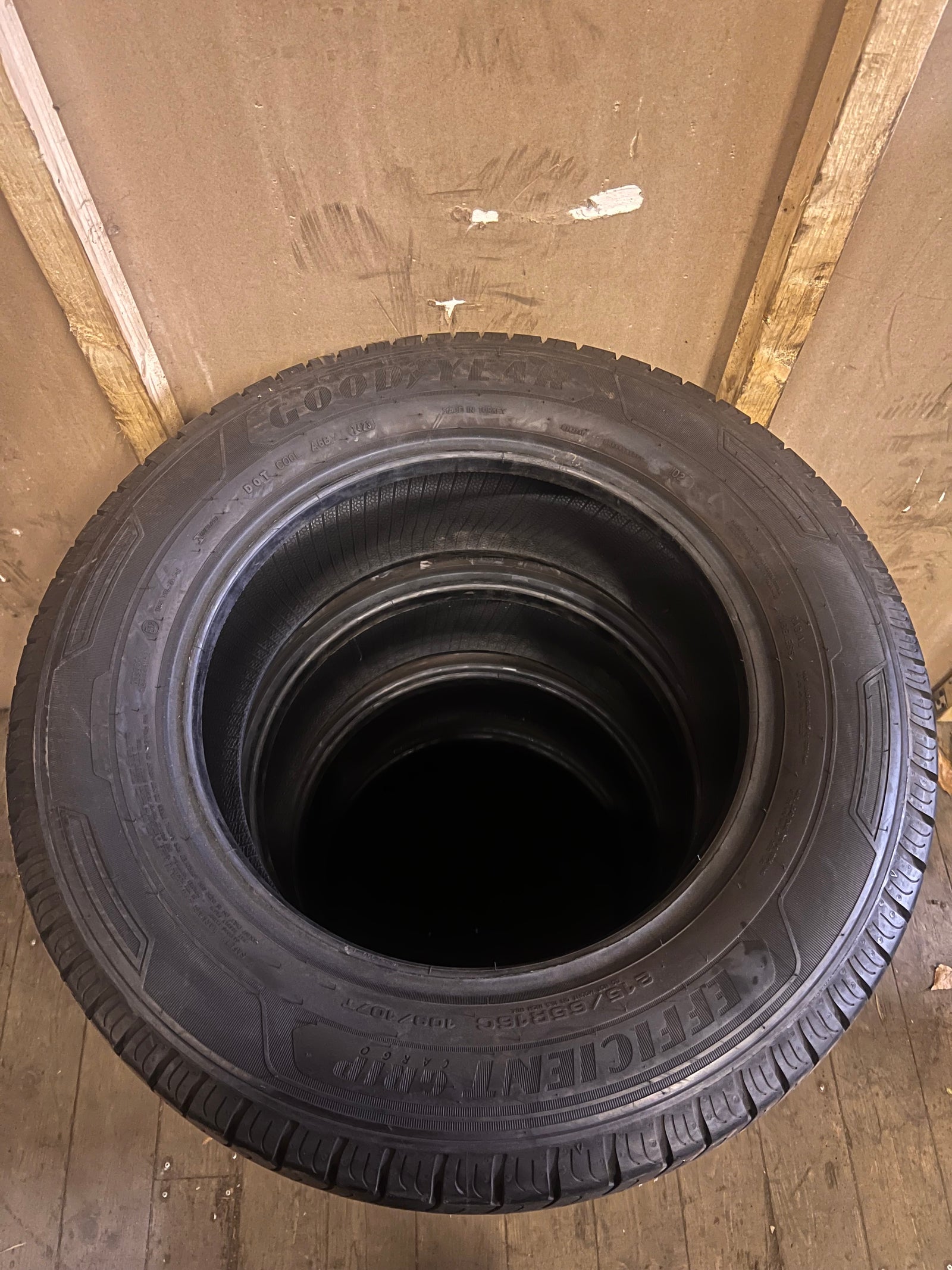 4styck Nästan Helt Nya 215/65 R16C 109/107T GOODYEAR EFFICIENT GRIP