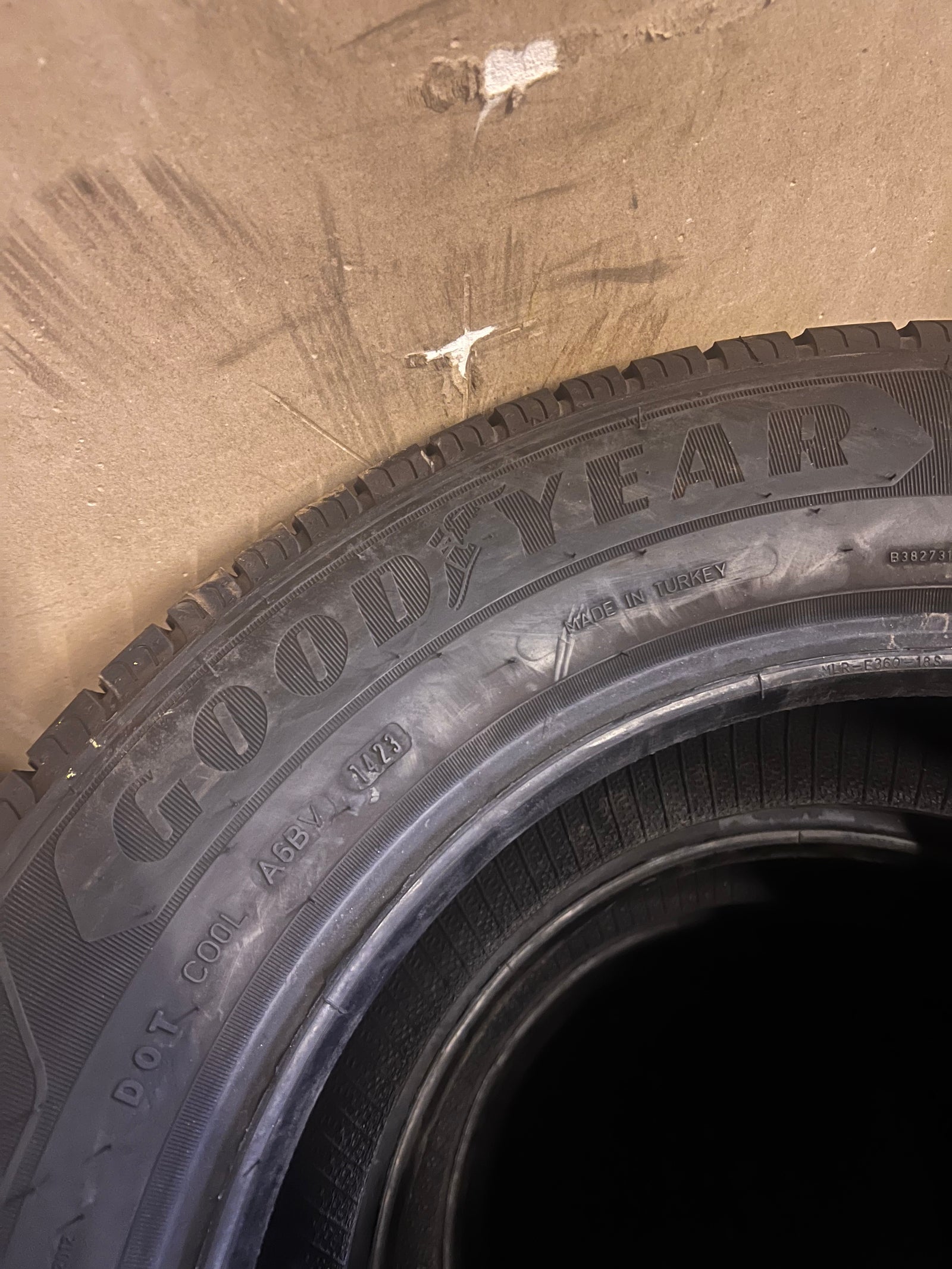 4styck Nästan Helt Nya 215/65 R16C 109/107T GOODYEAR EFFICIENT GRIP