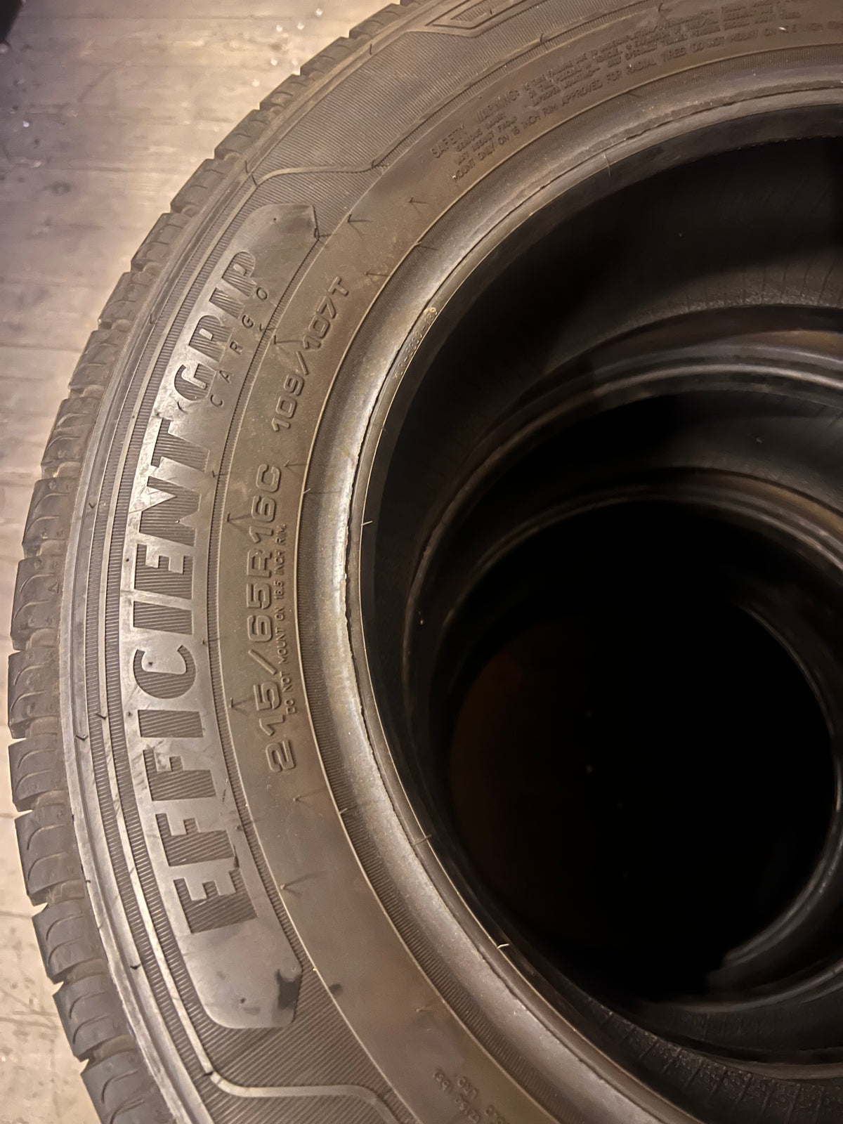 4styck Nästan Helt Nya 215/65 R16C 109/107T GOODYEAR EFFICIENT GRIP