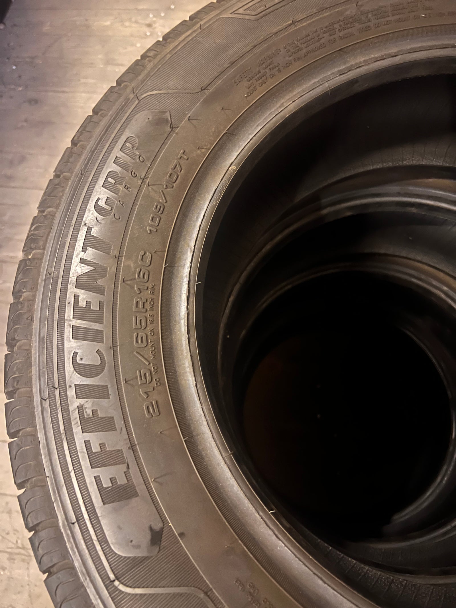 4styck Nästan Helt Nya 215/65 R16C 109/107T GOODYEAR EFFICIENT GRIP