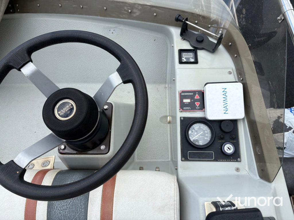 Båt med trailer - Tresfjord, 33 Cabin Cruiser
