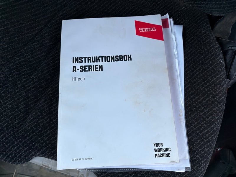 Traktor - Valtra A114