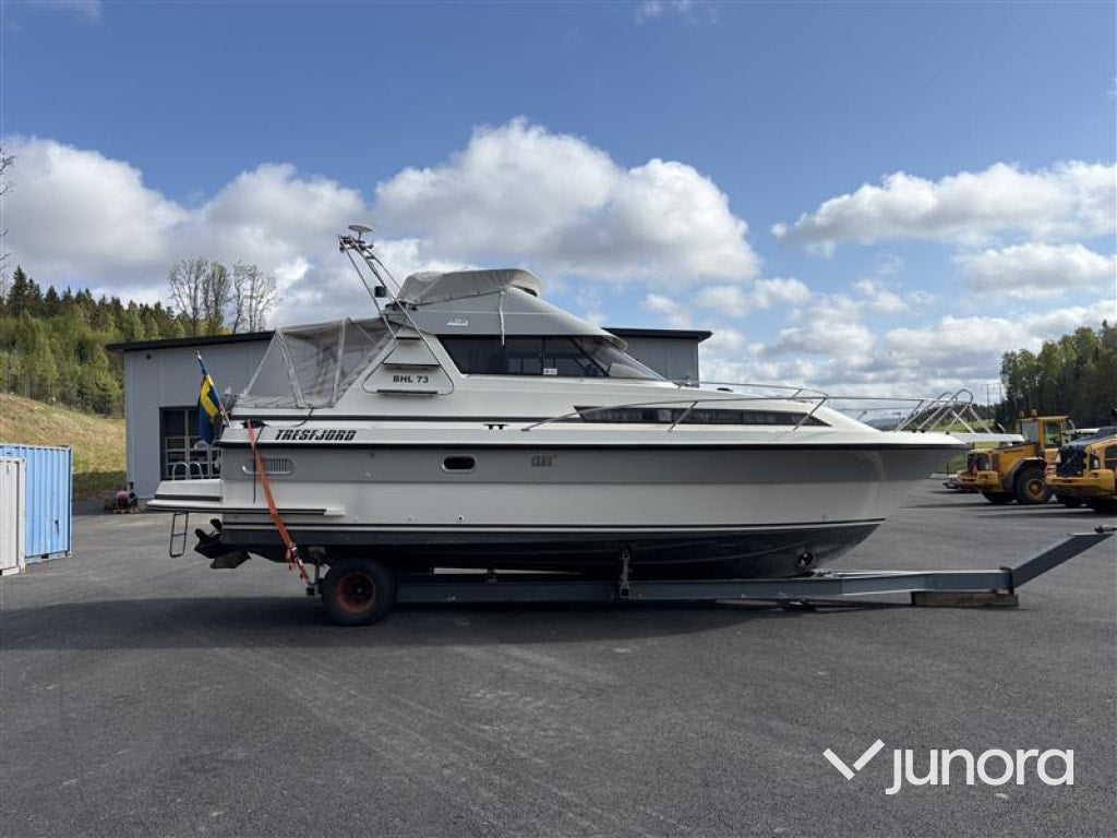 Båt med trailer - Tresfjord, 33 Cabin Cruiser