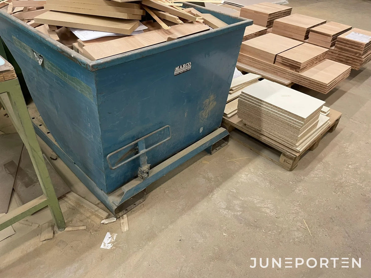 Avfallscontainer med tipp