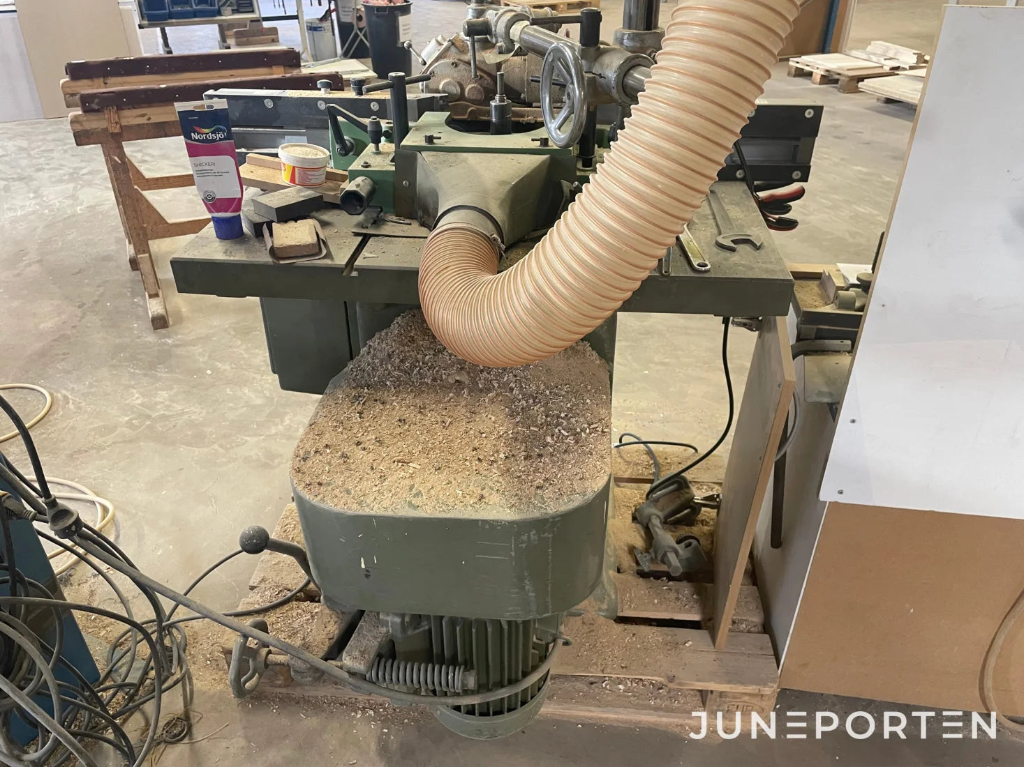 Bordsfräs Jonsereds med tappsläde
