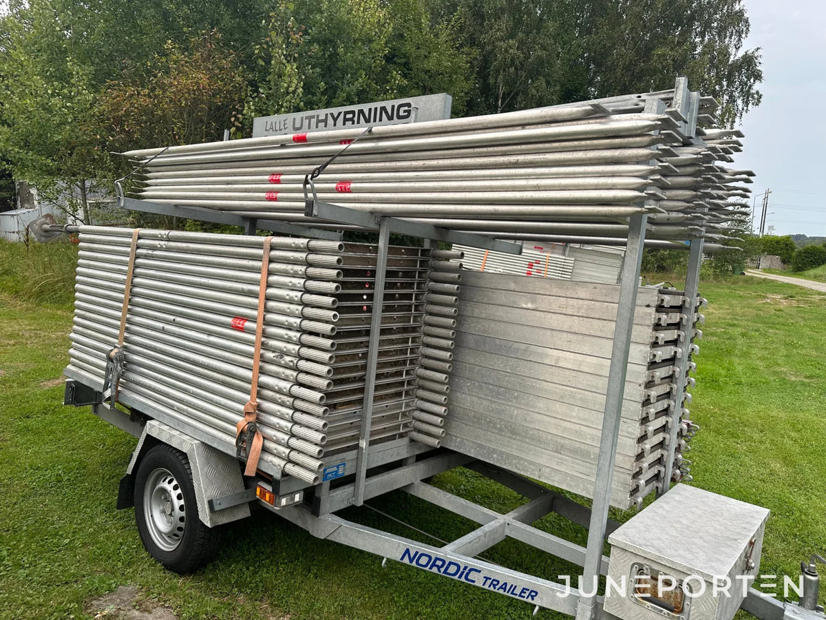 Byggnadsställning med Nordic släpvagn